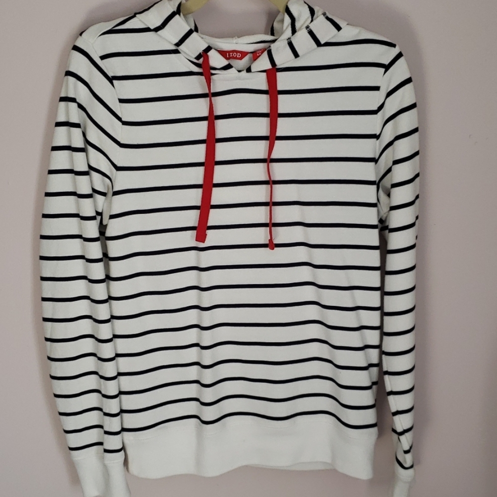 Izod hoodie size small